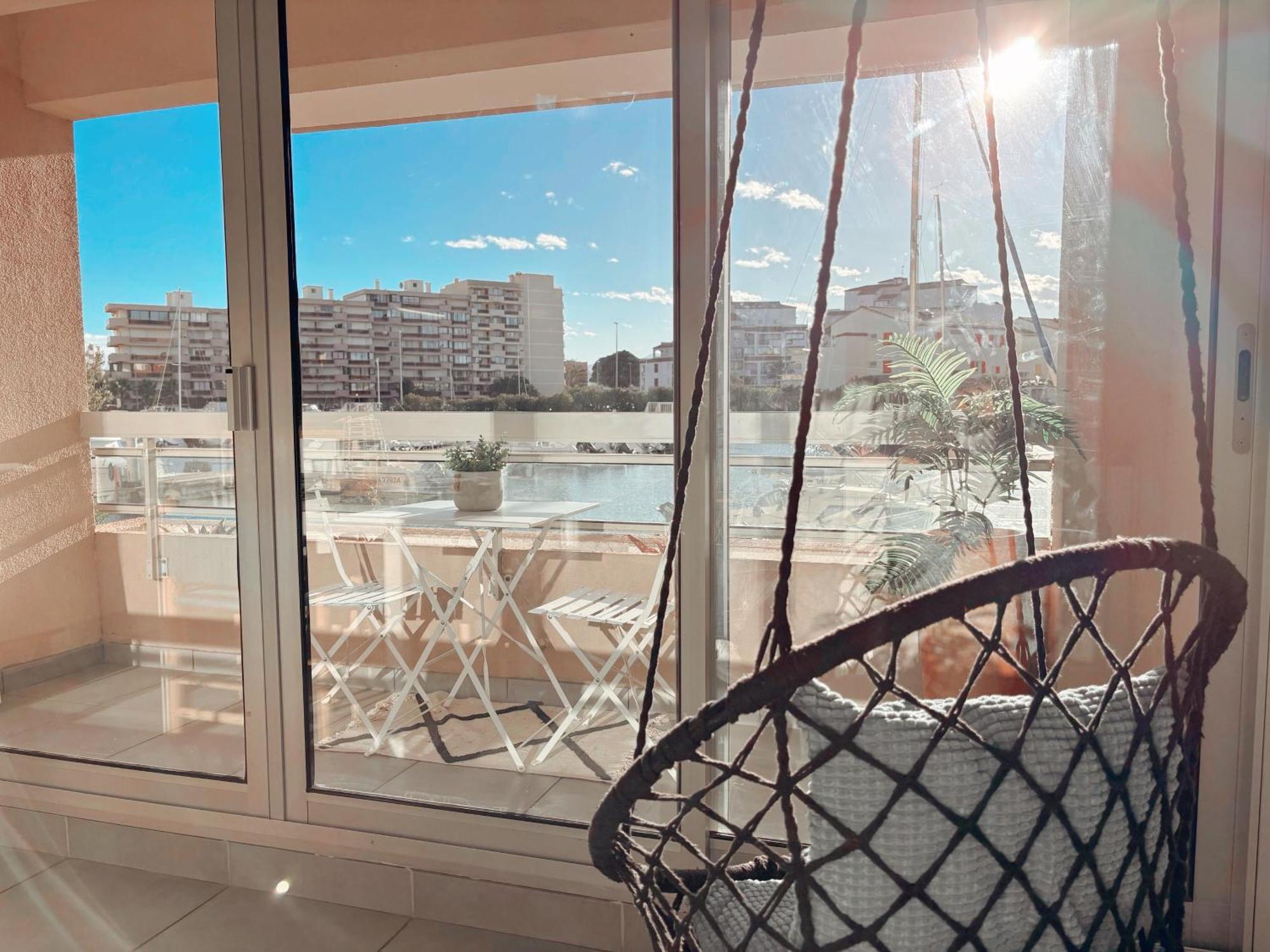 Magnifique T2 Au Calme Avec Une Superbe Vue Sur Le Port Canet-en-Roussillon Luaran gambar