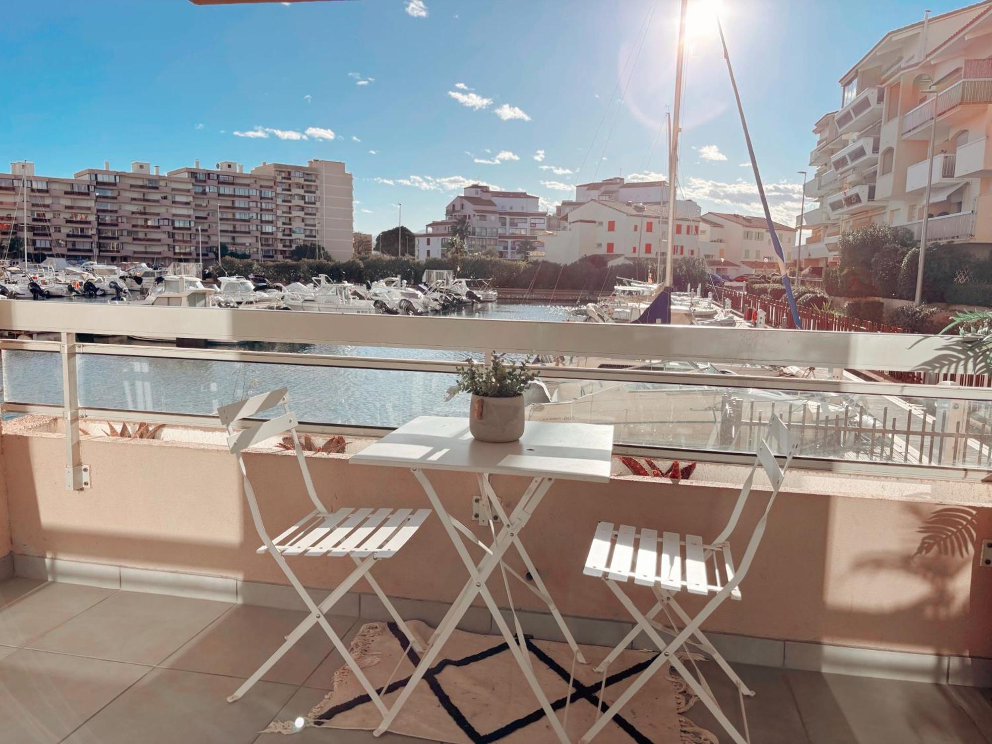 Magnifique T2 Au Calme Avec Une Superbe Vue Sur Le Port Canet-en-Roussillon Luaran gambar